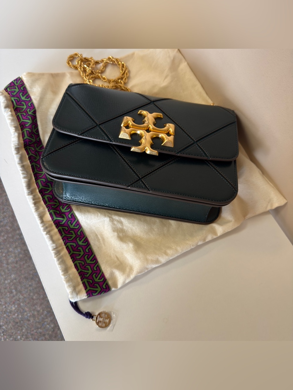 Tory Burch Fleming Leather Shoulder Bag in Dark Green - Picture 14 of 14